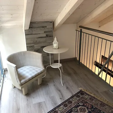 L'ago Nel Pagliaio Apartment *