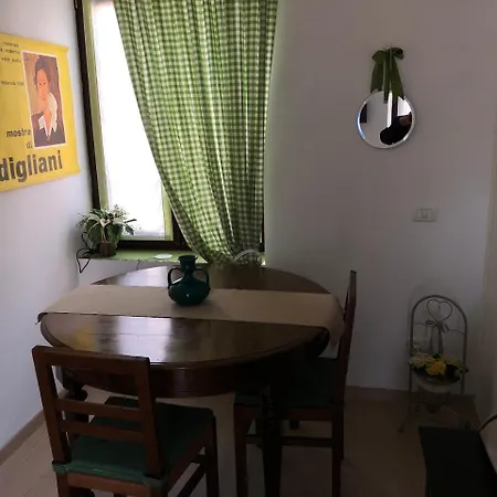 L'ago Nel Pagliaio Apartment *